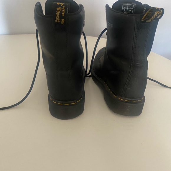 Women’s 1460 Doc Martens US 8/UK 6/ 39 EU - Picture 4 of 4